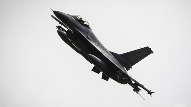 Almanya’da ABD Hava Üssünden kalkan F-16 savaş uşağı düştü