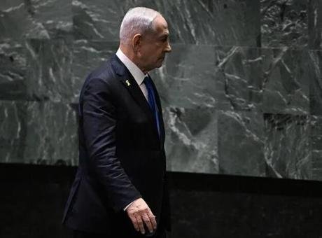 BM’de dev protesto! Tutuklanma emri olan Netanyahu boş salona konuştu