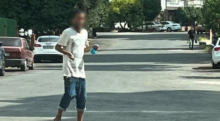Sokak ortasında dehşet! Kadının yolunu kesip para aldı