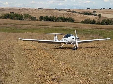 Tekirdağ semalarında panik! Motoru arızalandı, tarlaya indi