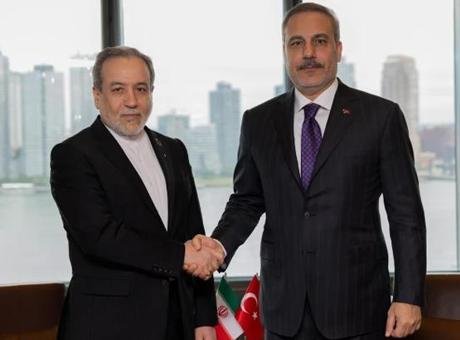 Dışişleri Bakanı Hakan Fidan, İranlı mevkidaşı Arakçi ile New York’ta görüştü