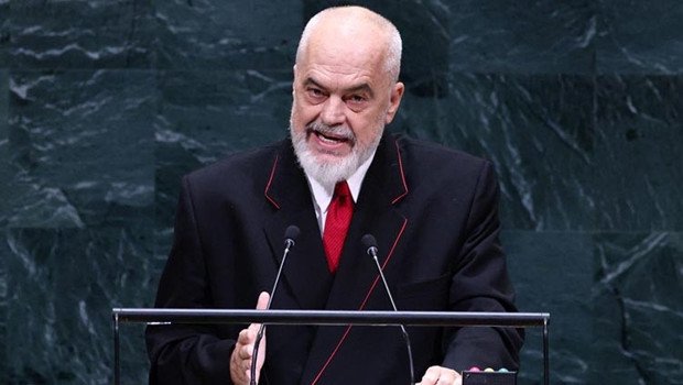 Arnavutluk Başbakanı Edi Rama’ya New York’ta protesto: Yumurta fırlatıldı