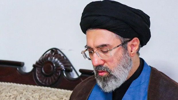 Mücteba Hamaney kaldırıldığı hastanenin bombalanmasının ardından enkazdan çıkarılmış