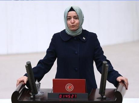 Fatma Betül Sayan Kaya AK Parti’deki tüm görevlerinden istifa etti