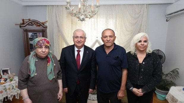 Bakan Güler, İstanbul’da şehit ailesini ziyaret etti