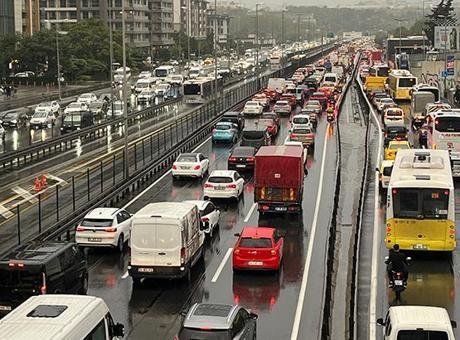 İstanbul’da iş çıkışı trafik yoğunluğu yüzde 85’e çıktı