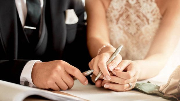 Z kuşağı evliliğe diğer kuşaklardan daha sıcak bakıyor