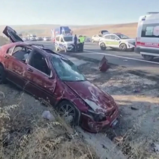 Kontrolden çıkan otomobil karşı şeridi biçti: 1 kişi hayatını kaybetti