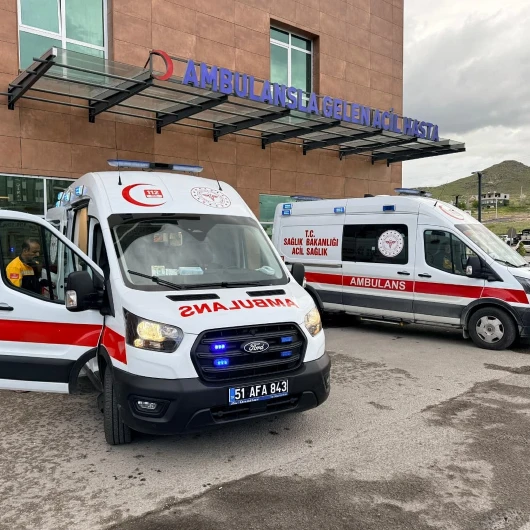 Niğde’de TIR ile hafif ticari araç çarpıştı: İki kişi hayatını kaybetti