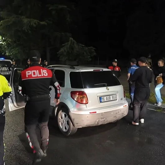 İstanbul’da eş zamanlı denetim: Üsküdar’da araçlar didik didik arandı