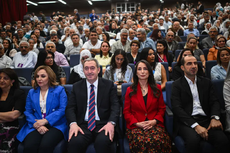 DEM Parti’de Tuncer Bakırhan ve Tülay Hatimoğulları yeniden eş genel başkanlığa seçildi