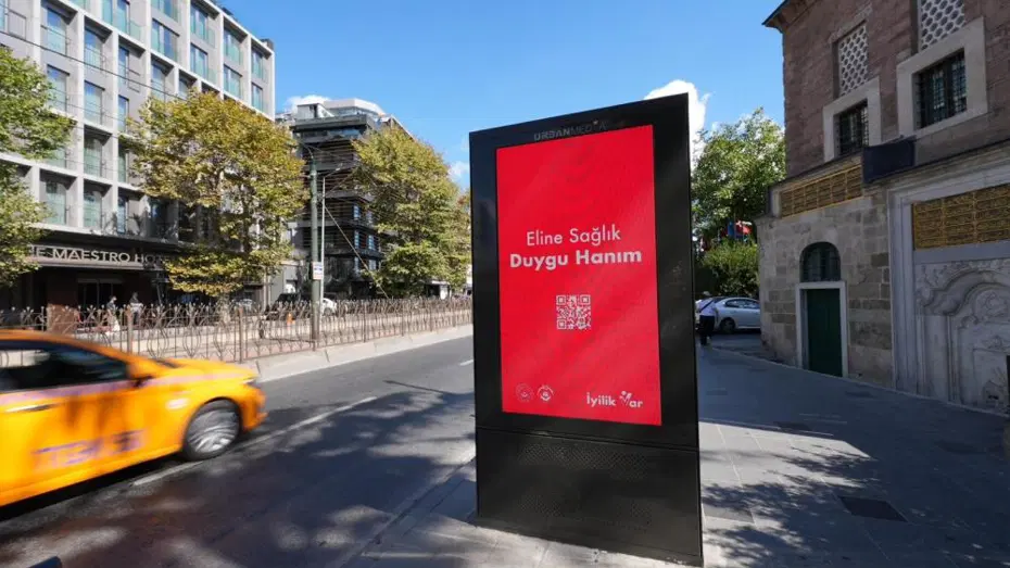 En işlek caddelerdeki QR kodlu mesajın sırrı çözüldü. Gözler 12 Eylül’e çevrildi