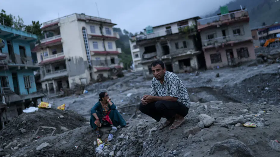 55 yıllık kayıtlarda bir ilk. Önce sıcaklık yükseldi, sonra dağ çöktü