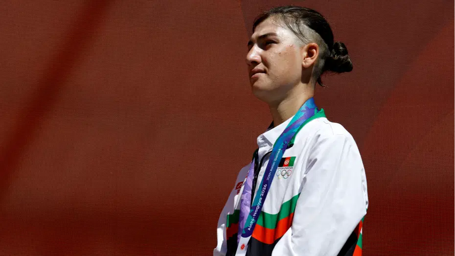Erkek kılığına girerek bisiklete bindi, Asya Oyunları’nda madalya kazandı