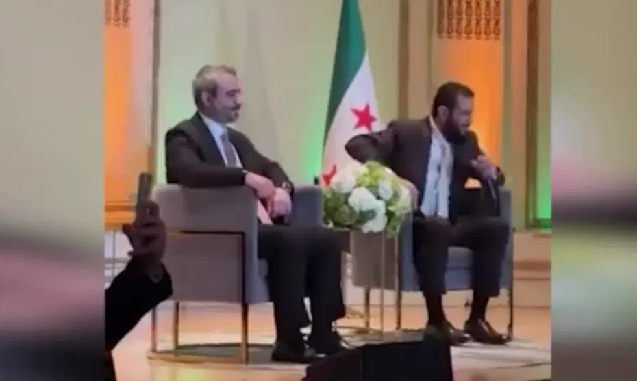 Ahmed Şara’nın koltuk değişimi alkış aldı
