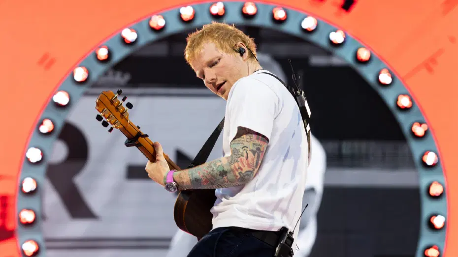 Polisler ve protestocular hazır, gözler Ed Sheeran’da