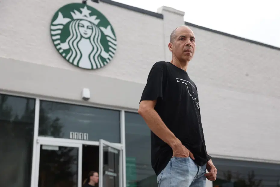 74 ülkede 20 bin Starbucks mağazası gezdi. geriye kaldı 9 bin mağaza. Amacı ne?