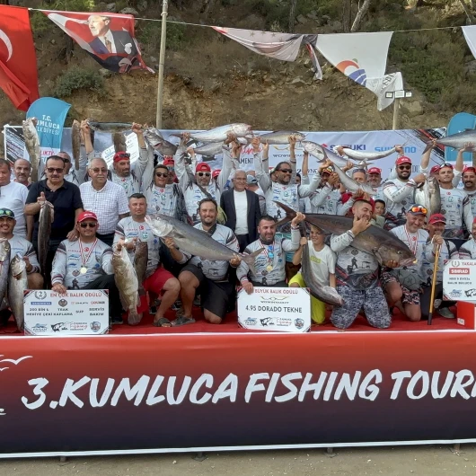 Antalya’da balıkçılar en büyük balığı tutmak için yarıştı: Onlarca tekne yüzlerce sporsever katıldı
