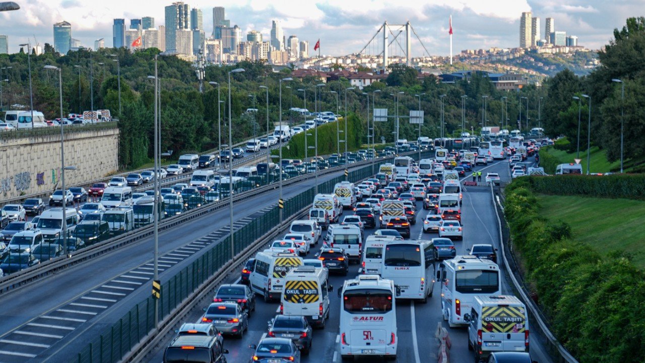 İstanbul’da yeni eğitim öğretim yılının ilk gününde trafik yoğunluğu