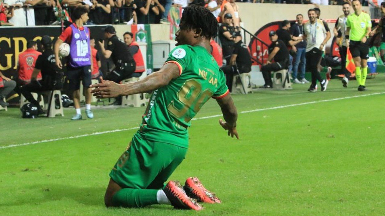 Amed Sportif Faaliyetler Beşiktaş’ı 3-2 mağlup etti