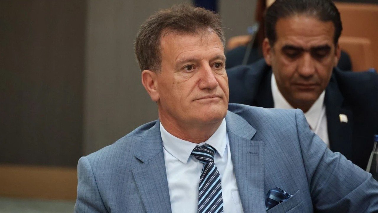 Son dakika: KKTC Ulaştırma Bakanı Arıklı görevden alındı