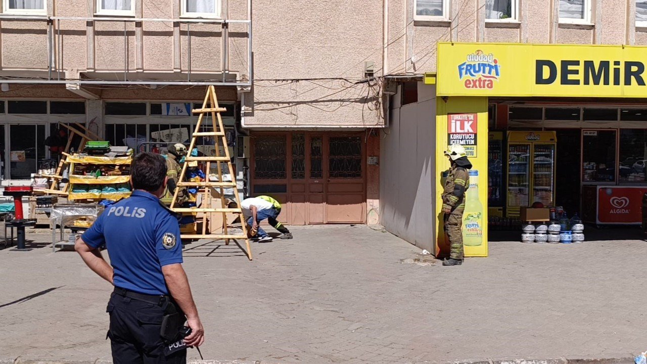 Doğalgaz borusundaki sızıntı nedeniyle 6 katlı apartman tahliye edildi