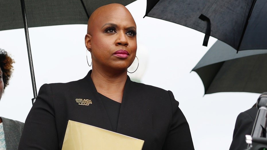 Scandal-plagued ‘Squad’ rep cruises to Democratic nomination with no GOP roadblocks in view