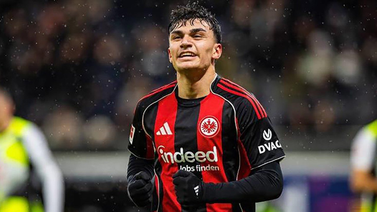 Bundesliga’da Can Uzun fırtınası: 2 gol, 3 puan!