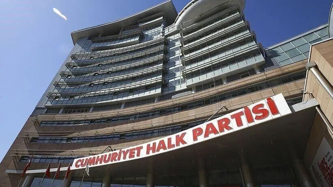 CHP’de üç belediye başkanı ihraç edildi