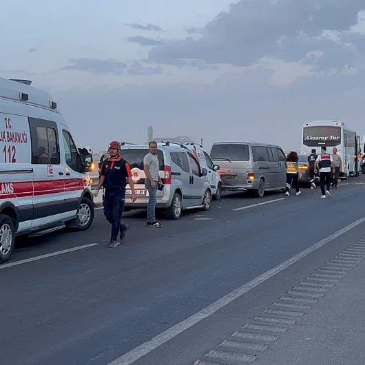 Kum fırtınasında zincirleme kaza: 16 kişi yaralandı