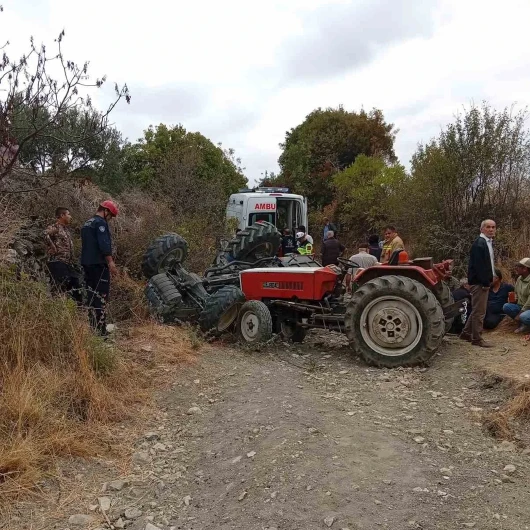 Manisa’da traktör devrildi: Ölü ve yaralılar var