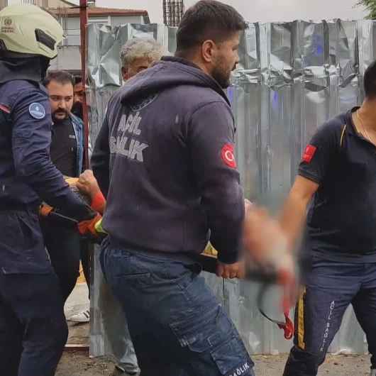 Fatih’te inşaatın birinci katından düşen işçi ağır yaralandı