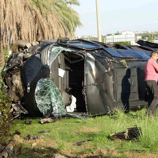Antalya’da kavşak savaş alanına döndü: 15 yaralı