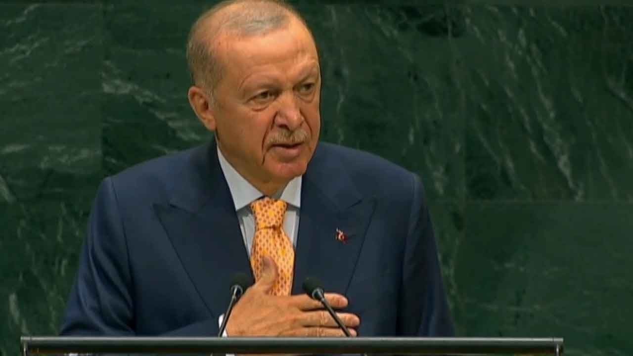 Dünyanın gözü o salondaydı! Başkan Erdoğan BM kürsüsünden insanlık dersi verdi, salon ayakta alkışladı!
