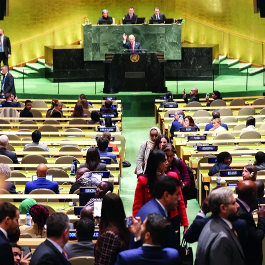 Boş salona konuştu