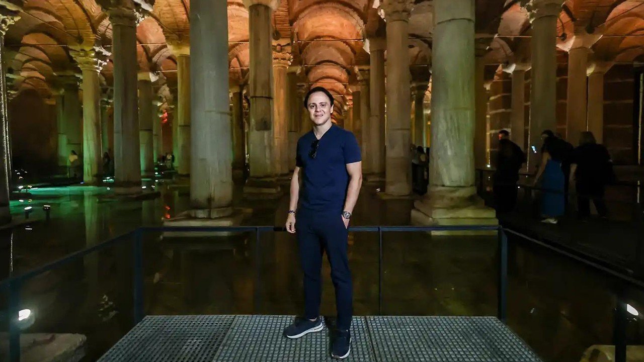 F1’in efsane pilotu Felipe Massa İstanbul’u gezdi