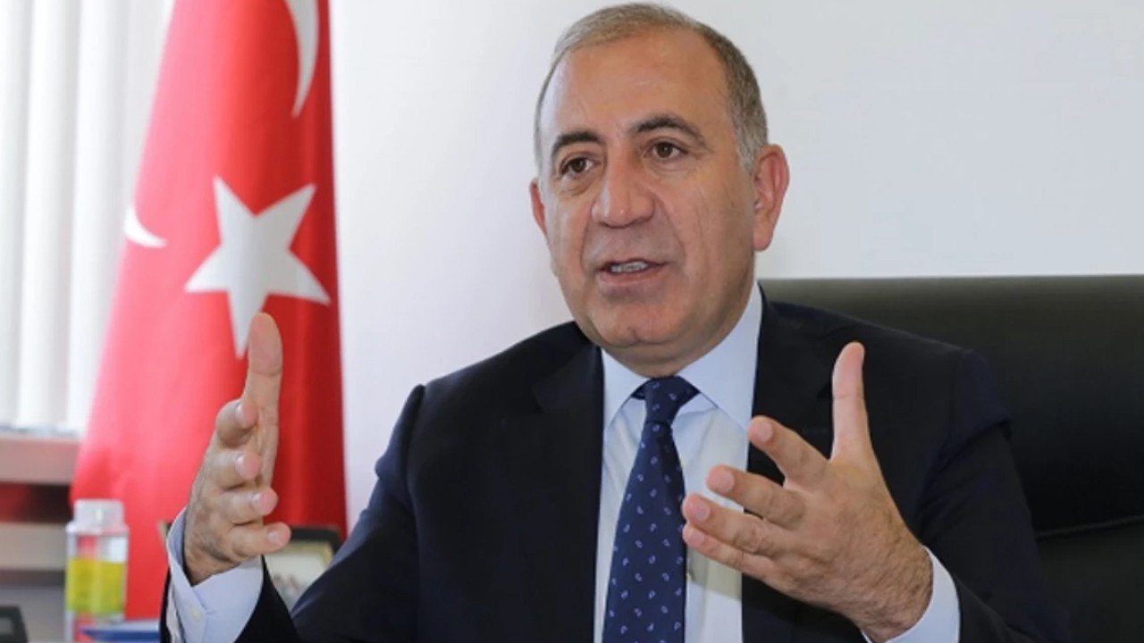 Gürsel Tekin’in ‘CHP İstanbul İl Başkanlığı’ görevine son verildi