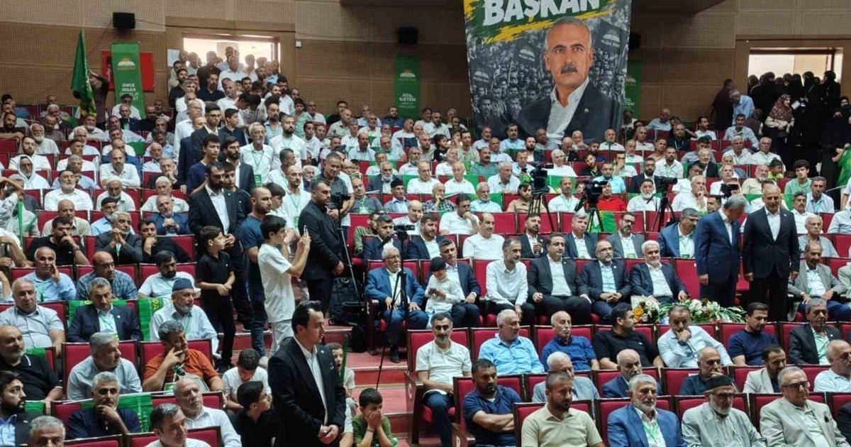 HÜDA PAR Genel Başkanı Yapıcıoğlu 467 oyla geçen yasa için ‘Artık geri vites yok’ dedi
