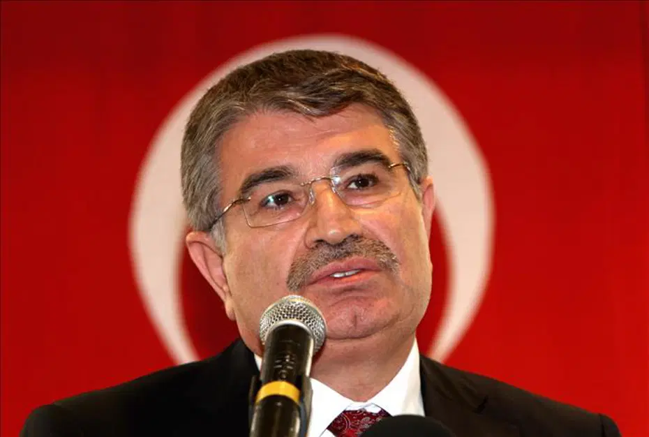Eski bakana yurt dışına çıkış yasağı. ‘Çakarlı’ aracı bin liraya kiraya vermiş