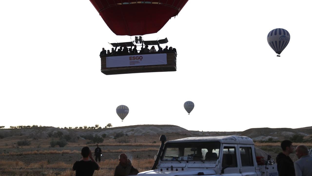 Kapadokya’da balonlar rahim ağzı kanserine dikkati çekmek için havalandı