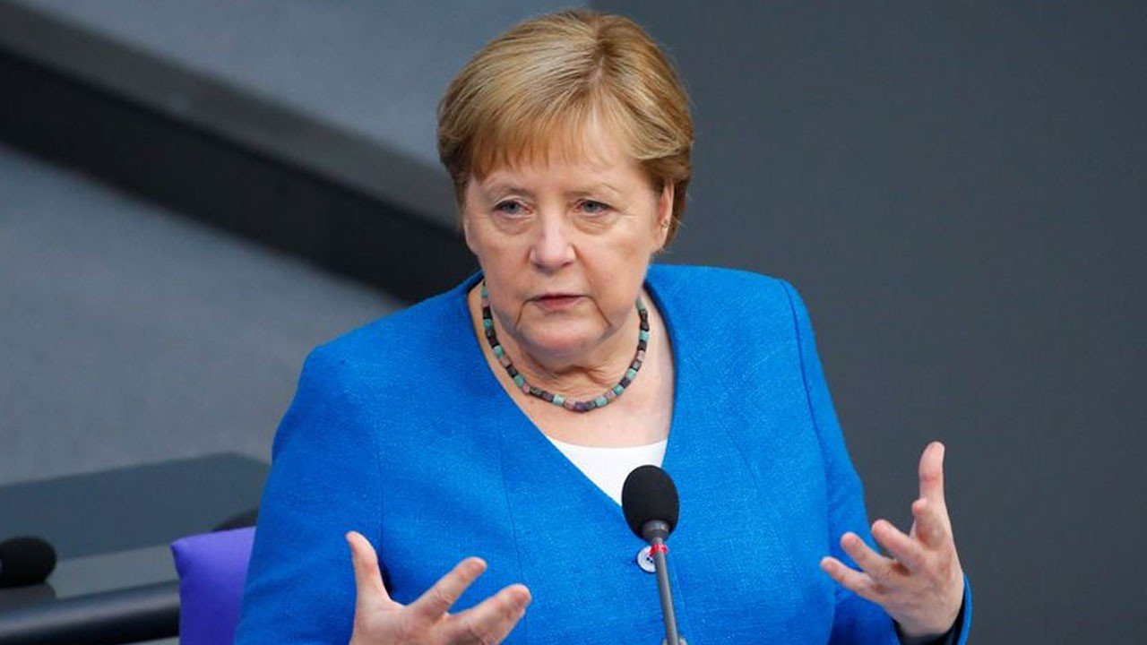 AfD’nin seçim zaferi Merkel’i sarstı: Kalbim kan ağlıyor