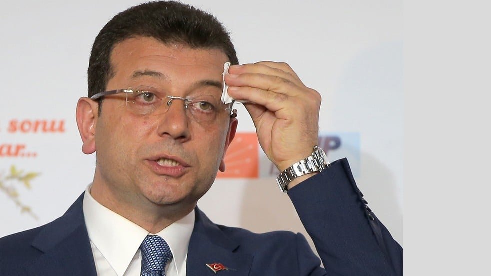 Milyonluk rüşvet çarkına ‘tek cümlelik’ savunma’ Soru sormak için söz istedi soru soramadı! Ekrem’i mahkemede terleten anlar