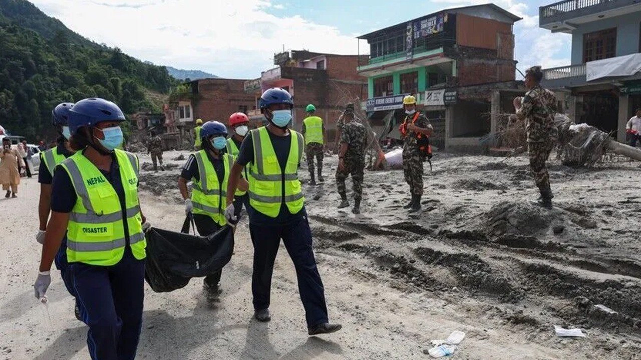 Nepal’de bilanço ağırlaşıyor: Can kaybı 1050’ye yükseldi