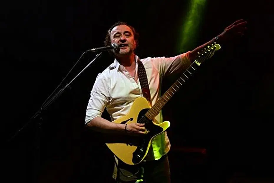 Şarkıcı Nev yoğun bakımda