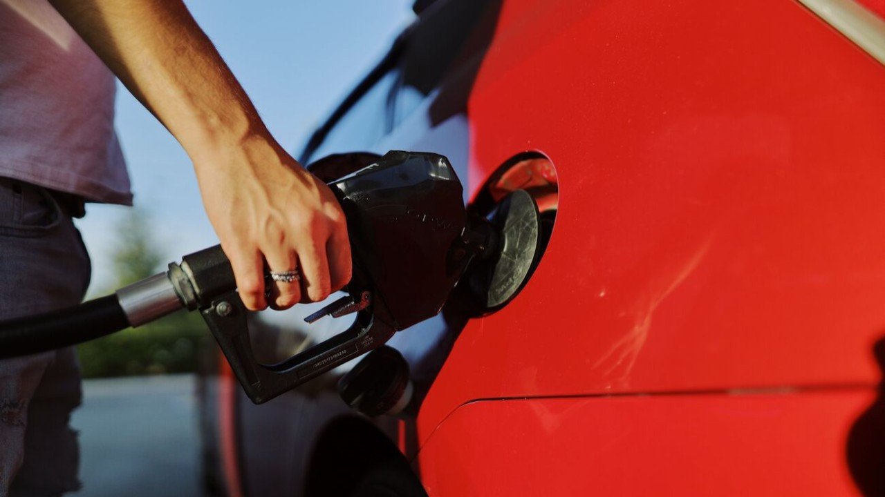Gece yarısı tabelalar değişti: Motorin ve benzine zam geldi