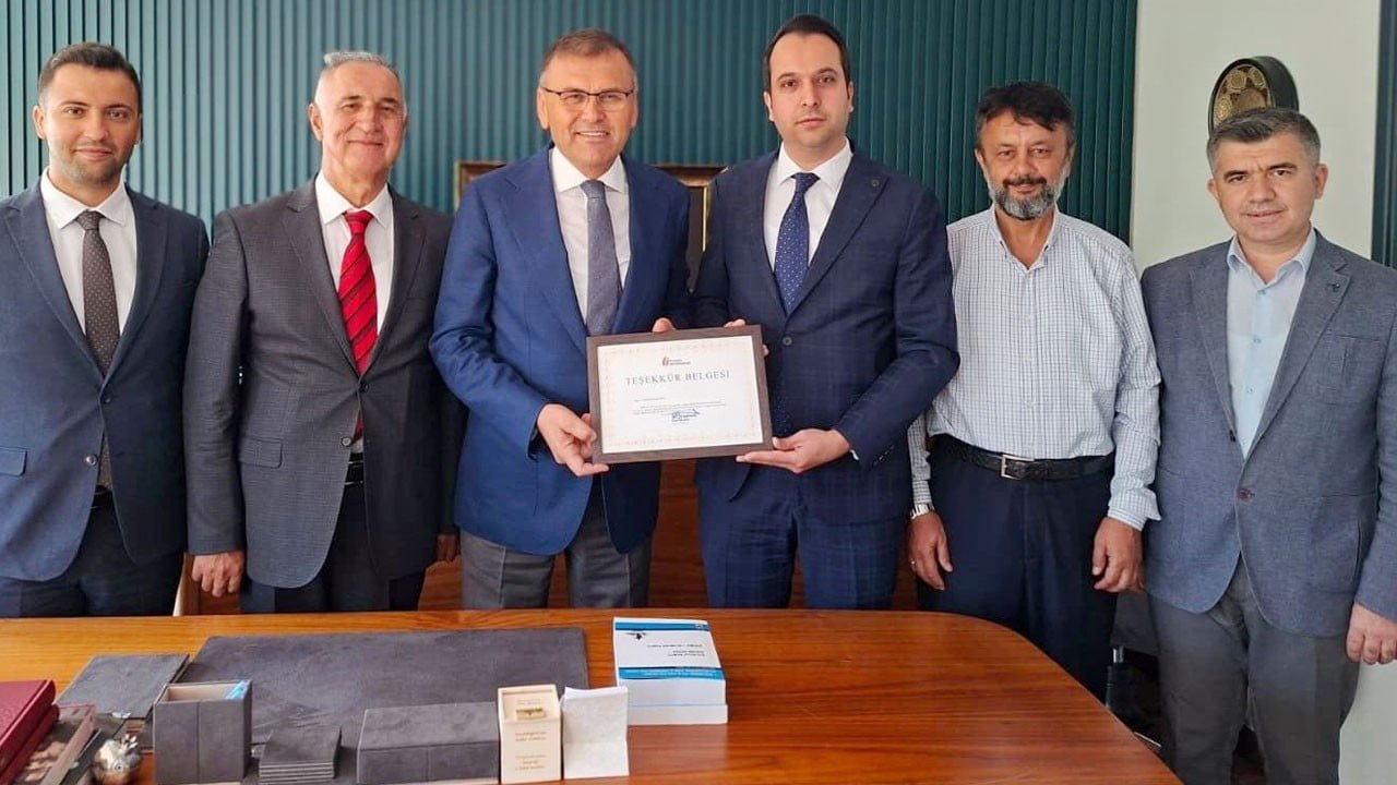 Rekortmen avukat Arıtürk’ten anlamlı paylaşım: Vergi ödemek devlete ve gelecek nesle borcumuz!