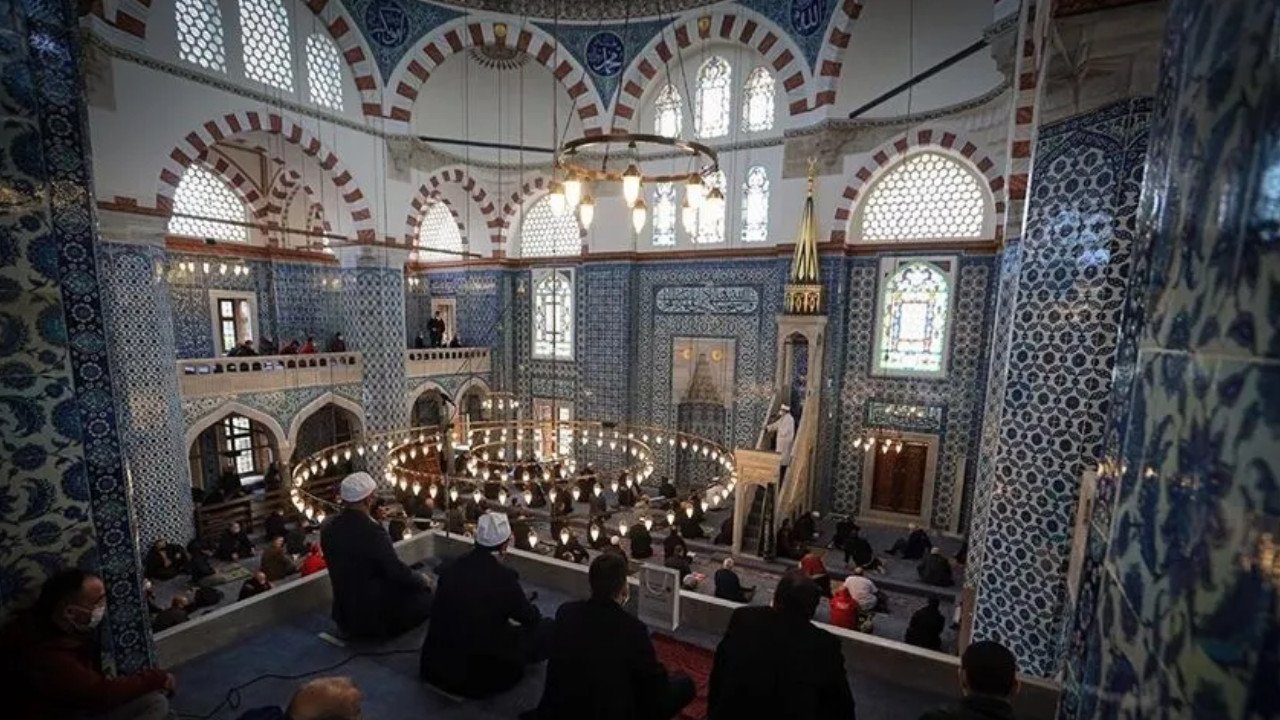 Üç aylar ne zaman başlıyor? Regaip kandili tarihi..