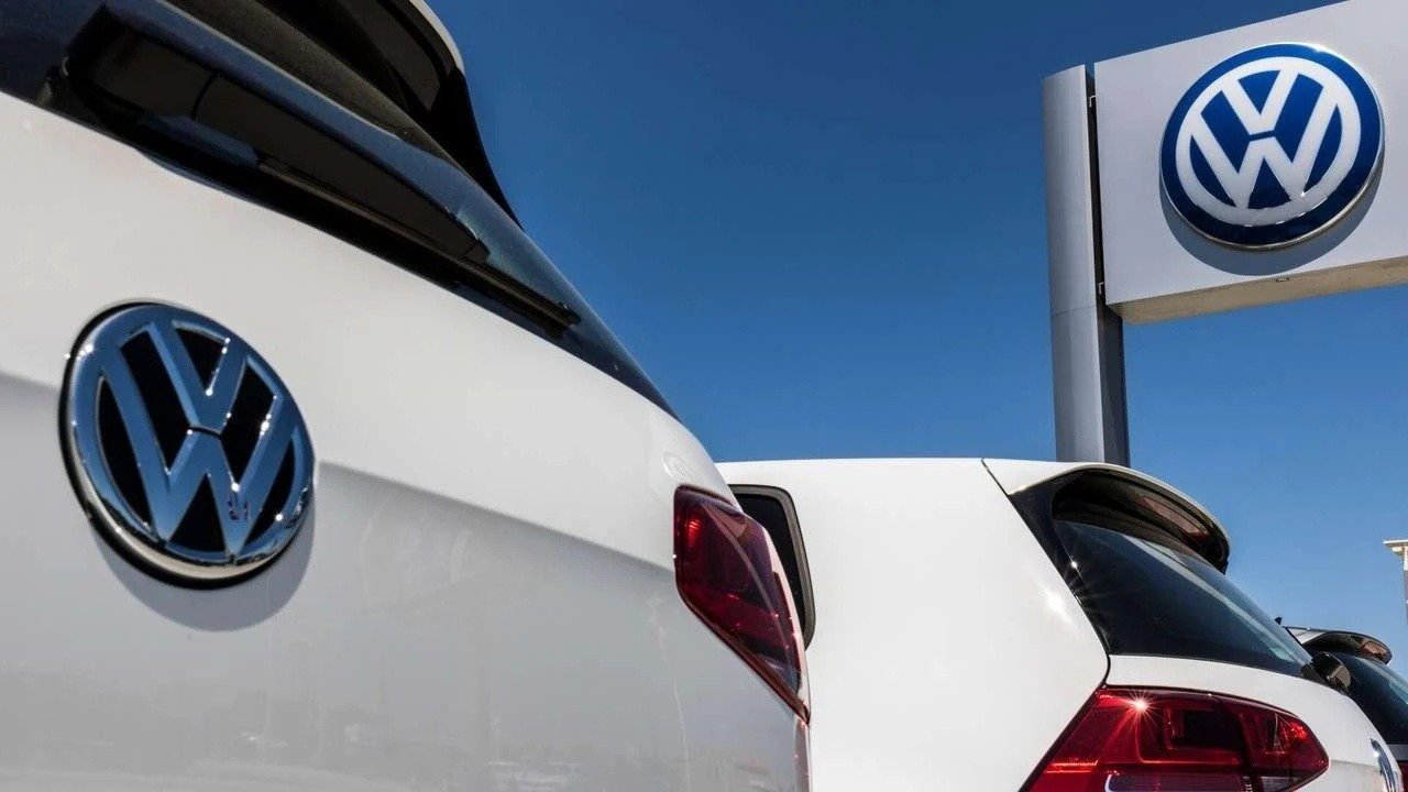 Volkswagen 50 bin kişiyi işten çıkarma planını onayladı