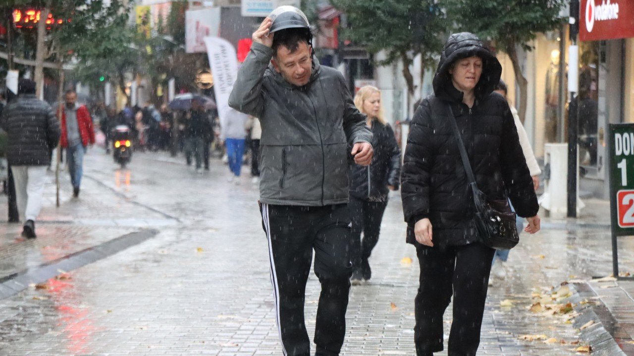 İstanbul için alarm verildi: Asıl yağış yarın geliyor