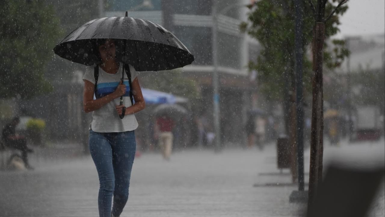 Meteoroloji saat vererek duyurdu: Karadeniz ve Doğu Anadolu’ya sağanak uyarısı